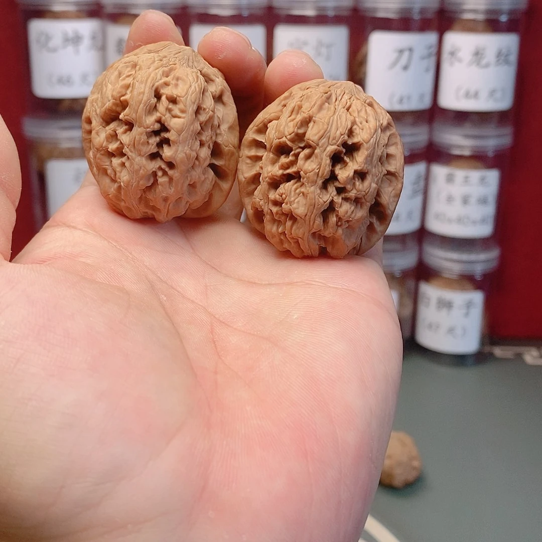 核桃把件名***啊将军膀一对。。。。。