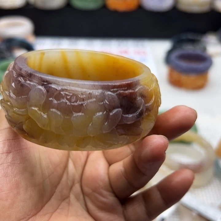 未镶嵌手镯石英岩玉梅**莎