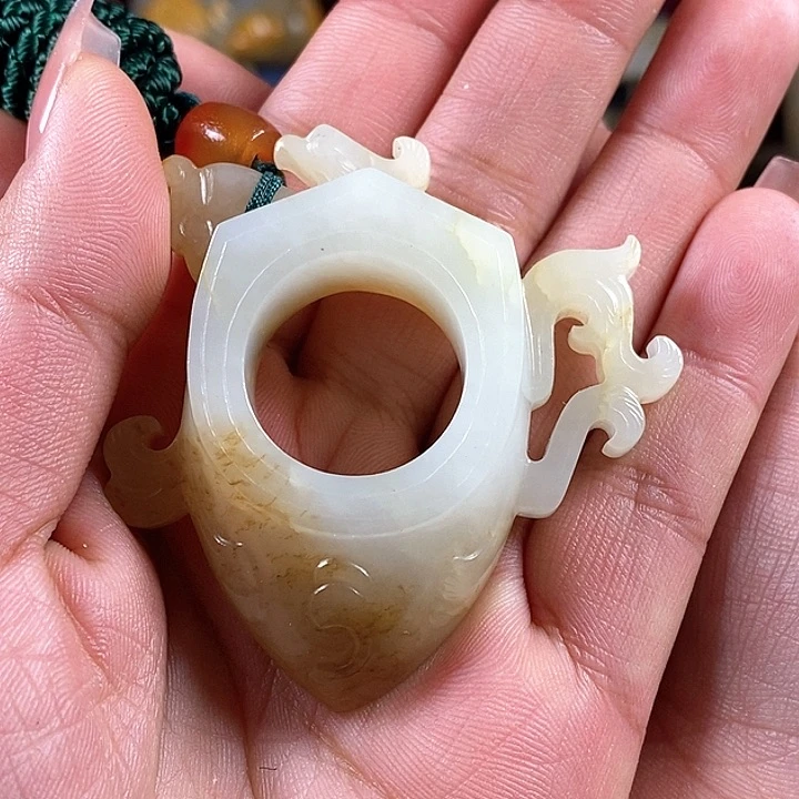 和田玉挂件未镶嵌那****去