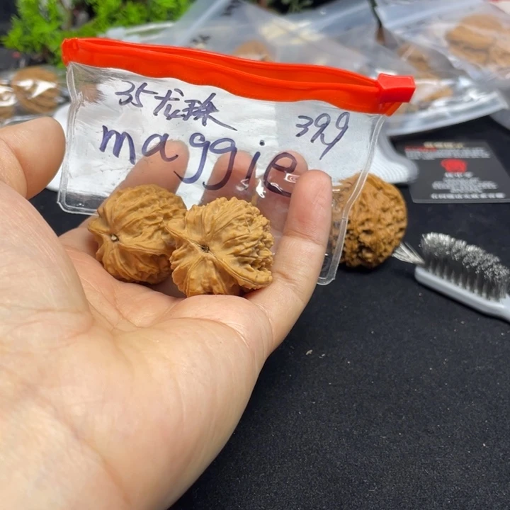 文玩核桃把件m****e龙珠