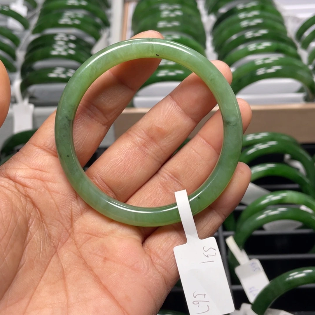 和田玉（碧玉）未镶嵌手镯