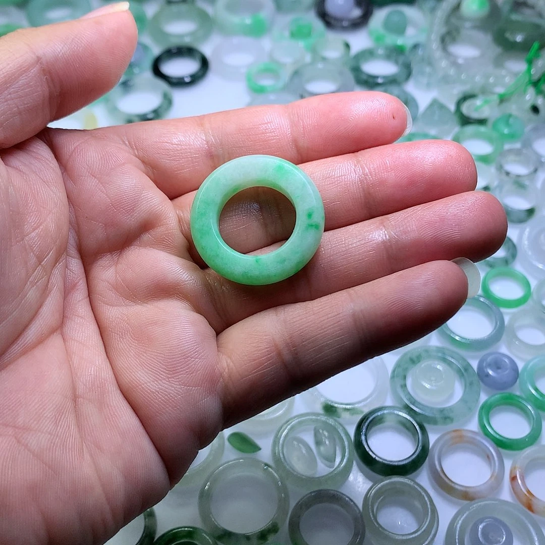 未镶嵌定制翡翠广****）