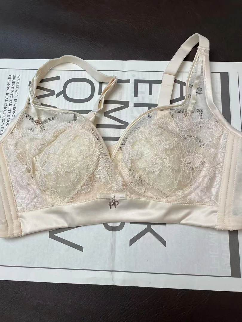 内衣女大胸显小无钢圈薄款蕾丝聚拢防下垂收副乳胸罩女士文胸