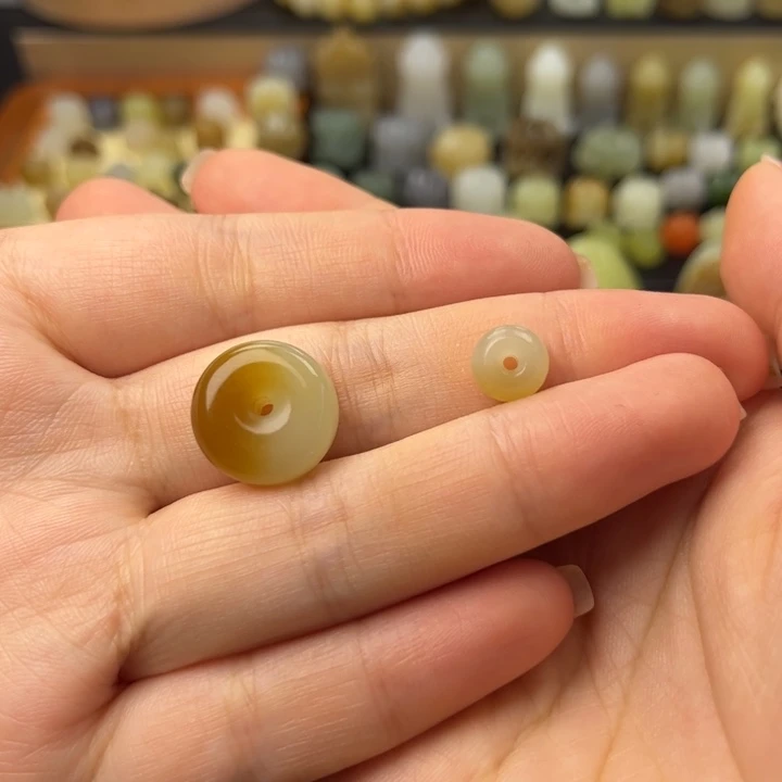 和田玉未镶嵌颈饰妞*