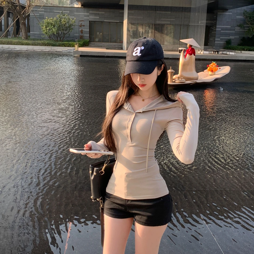 简约美式辣妹修身显身材 半开扣连帽卫衣收腰早秋内搭长袖上衣女