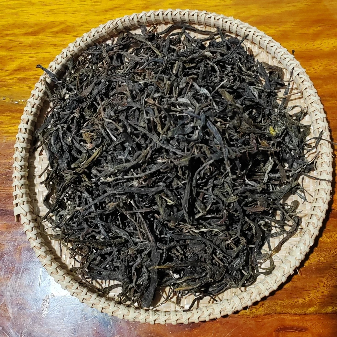 2024年忙糯小树普洱茶生茶