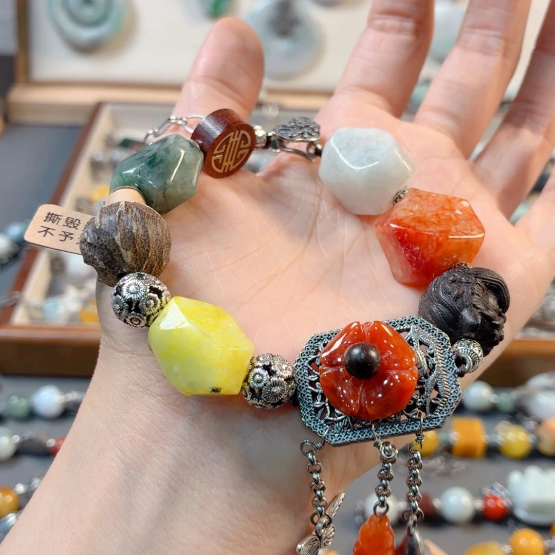 伊***恩翡翠未镶嵌颈饰手串