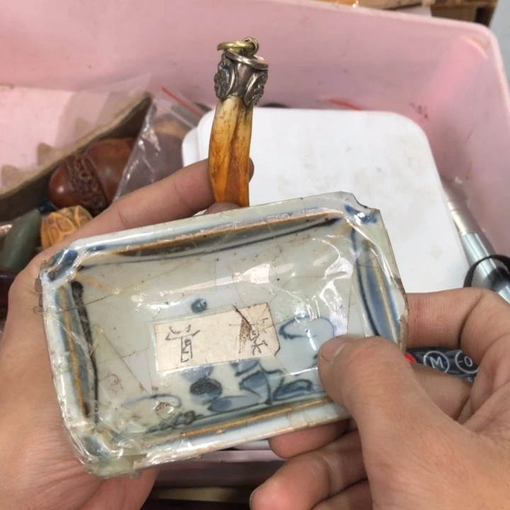 陶瓷孤品单件车里拍云*