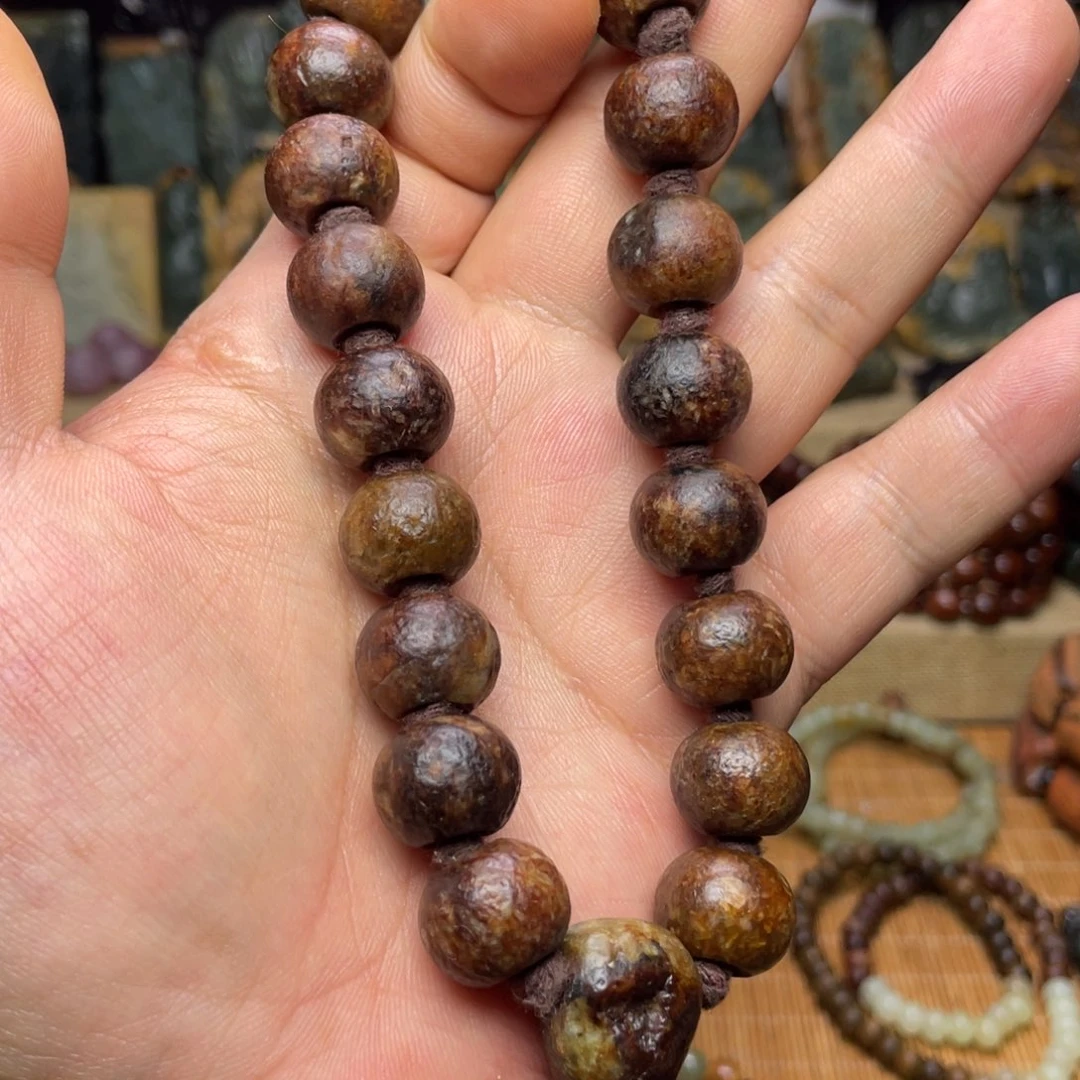 岫岩河磨玉（透闪石质玉）未镶嵌颈饰15×12手持