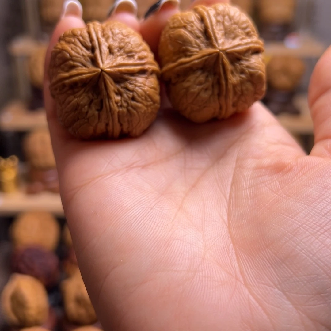 桃核把件木纹四棱H31