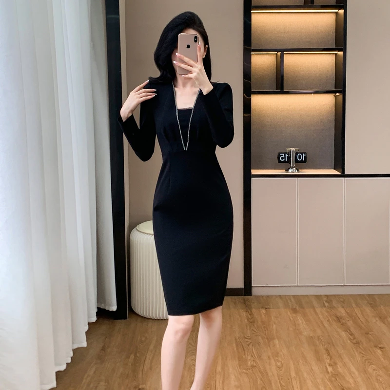 秋季女装连衣裙2025年新款高级感赫本风收腰显瘦黑色包臀裙子春秋