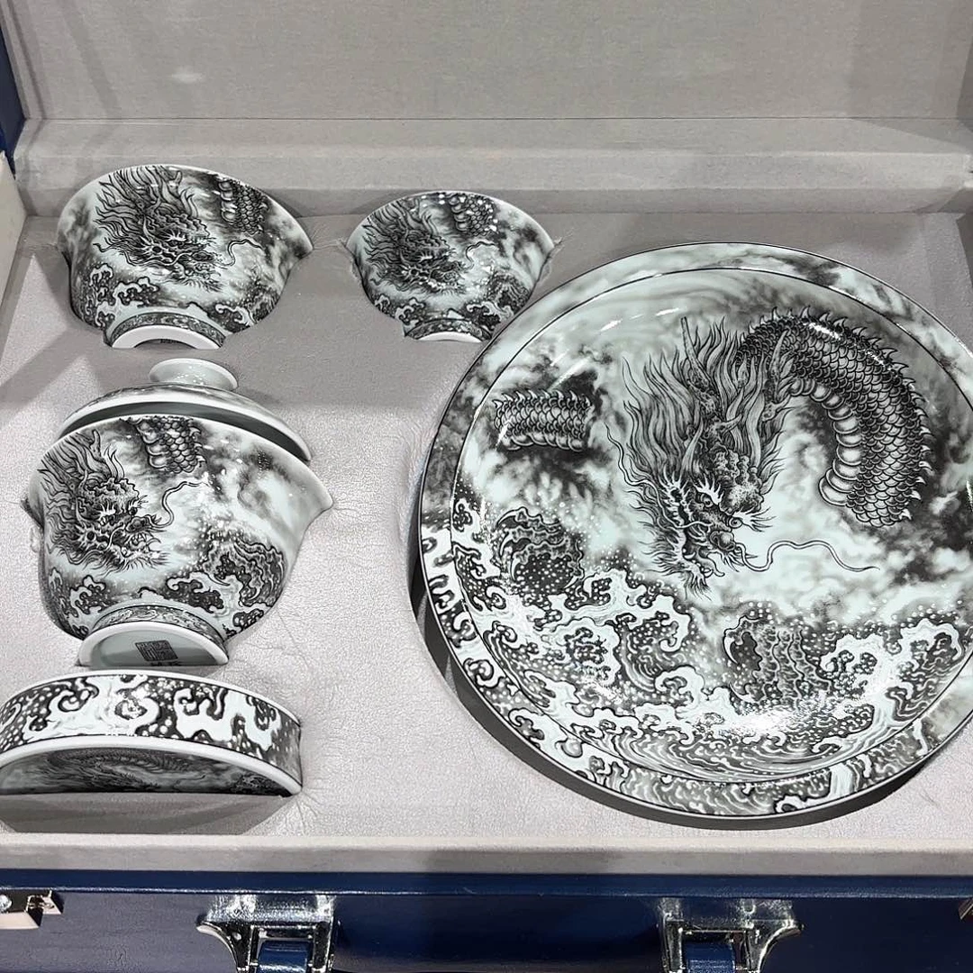 瓷片景德镇瓷器精品陈列