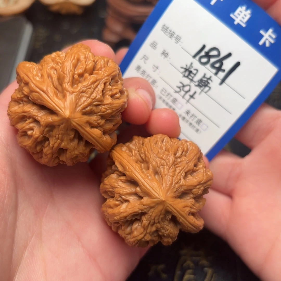 文玩核桃吊坠粗筋