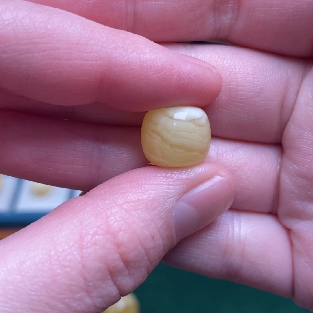 忆***昔蜜蜡未镶嵌珠宝奇石