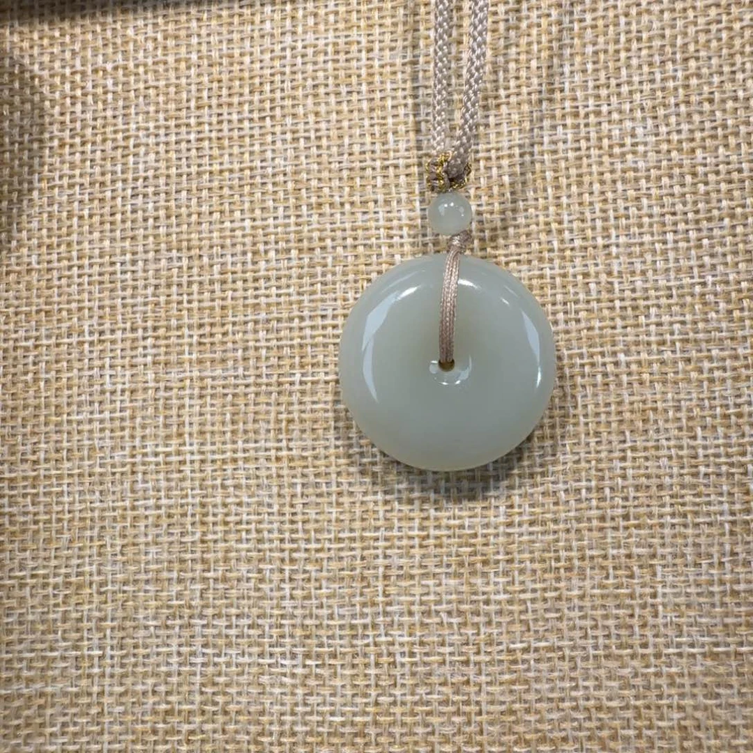 和田玉未镶嵌吊坠(赠链)30平安扣