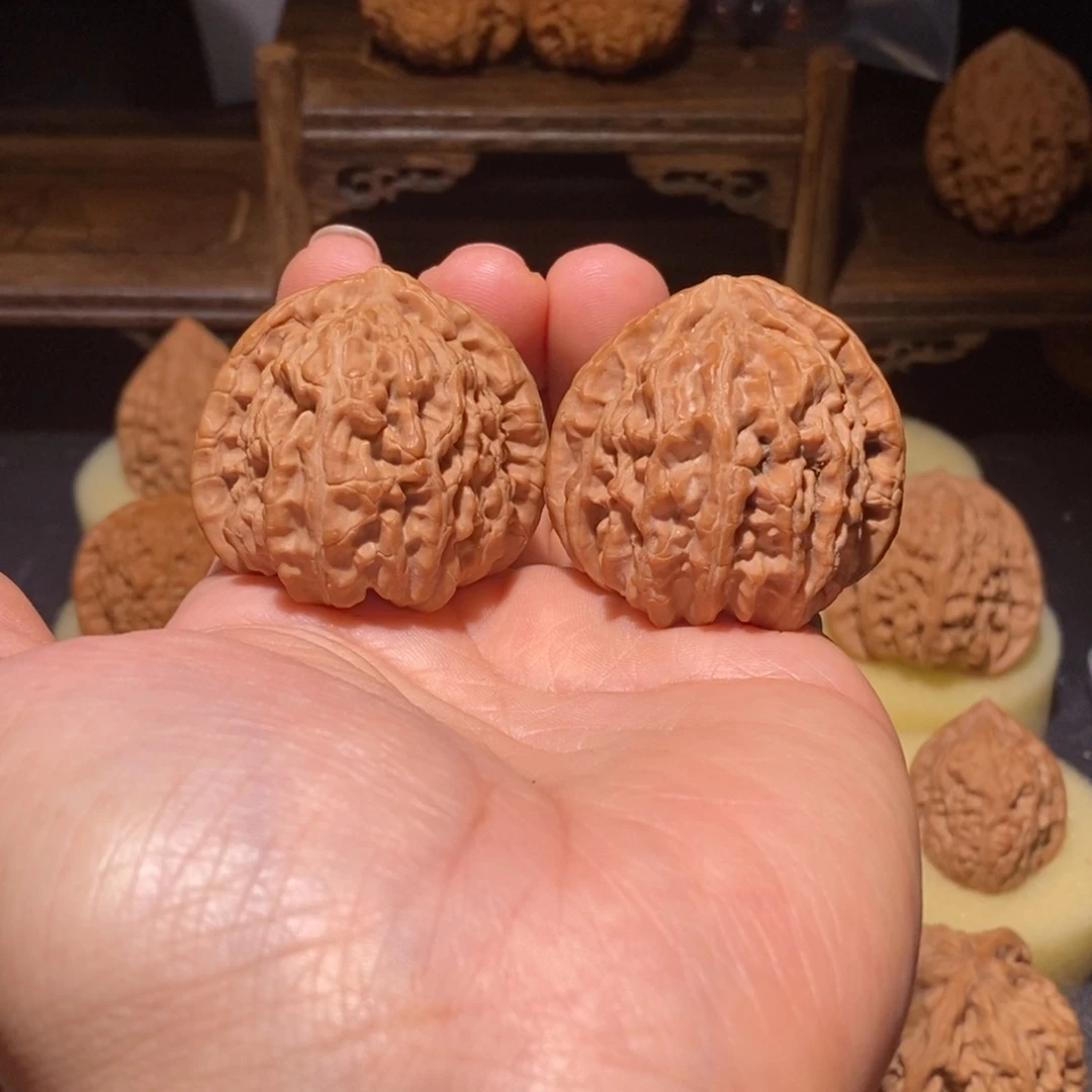 文玩核桃吊坠白狮子40