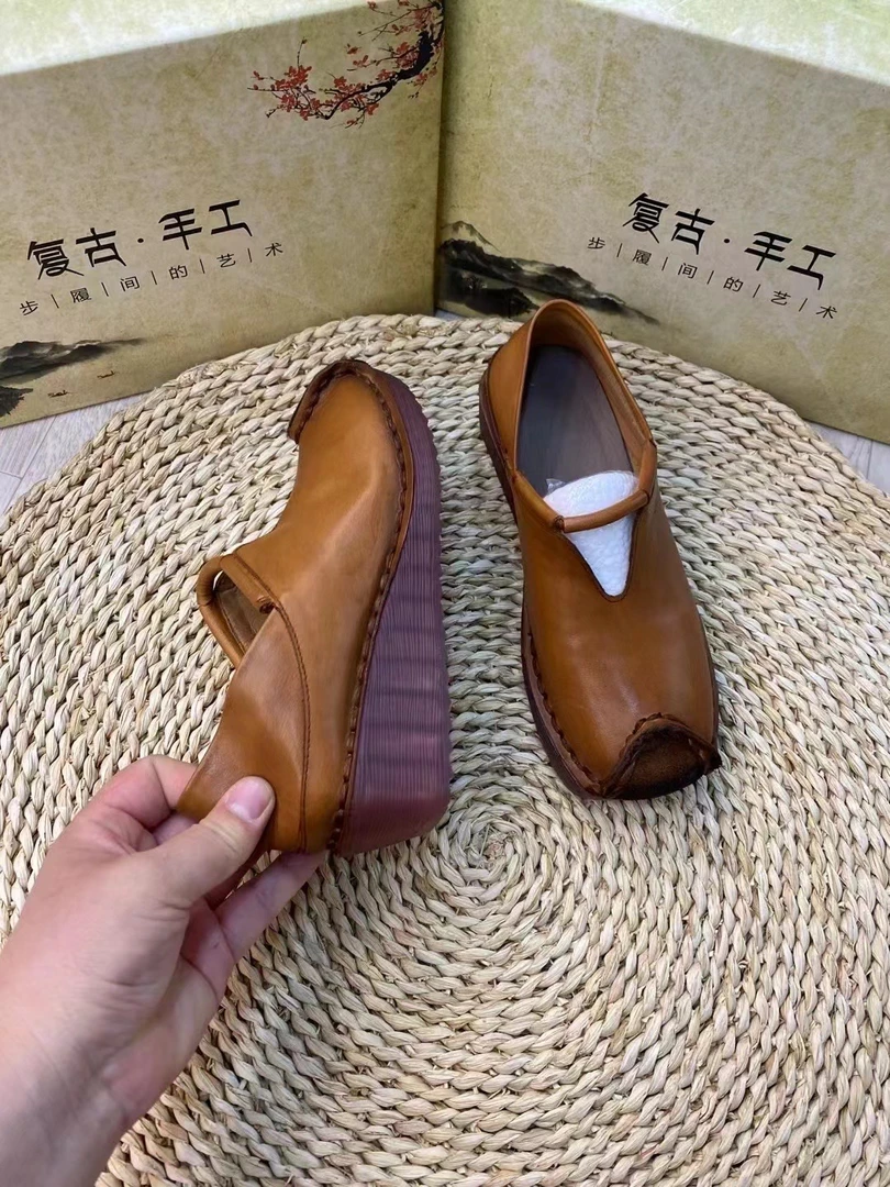 可以穿着旅游的皮鞋