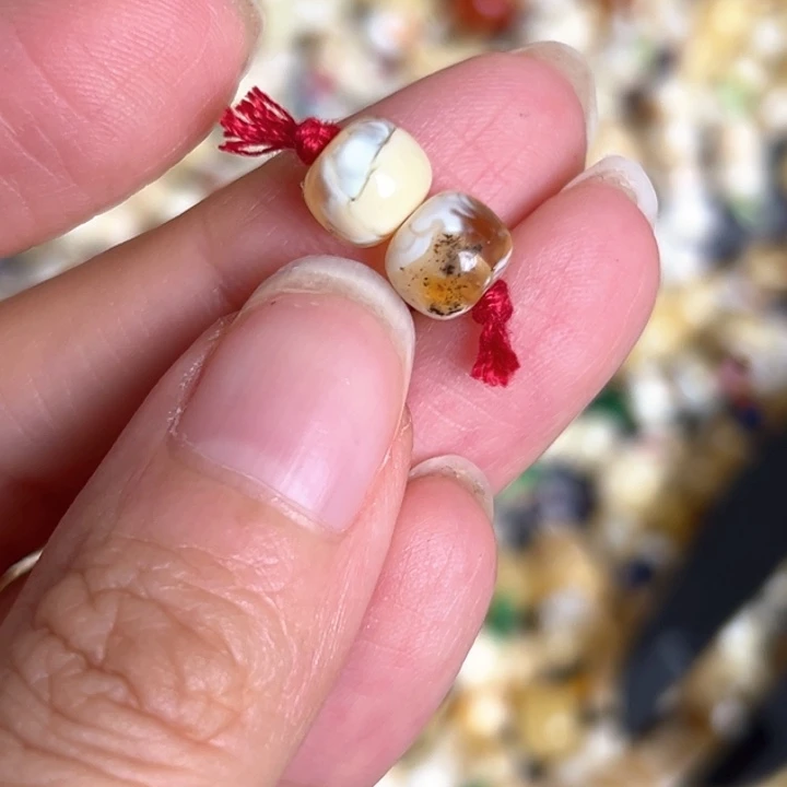 未镶嵌蜜蜡裸石7.5mm一对