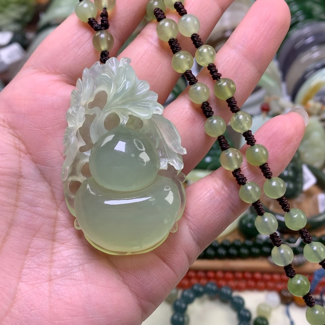 岫玉未镶嵌颈饰吊坠