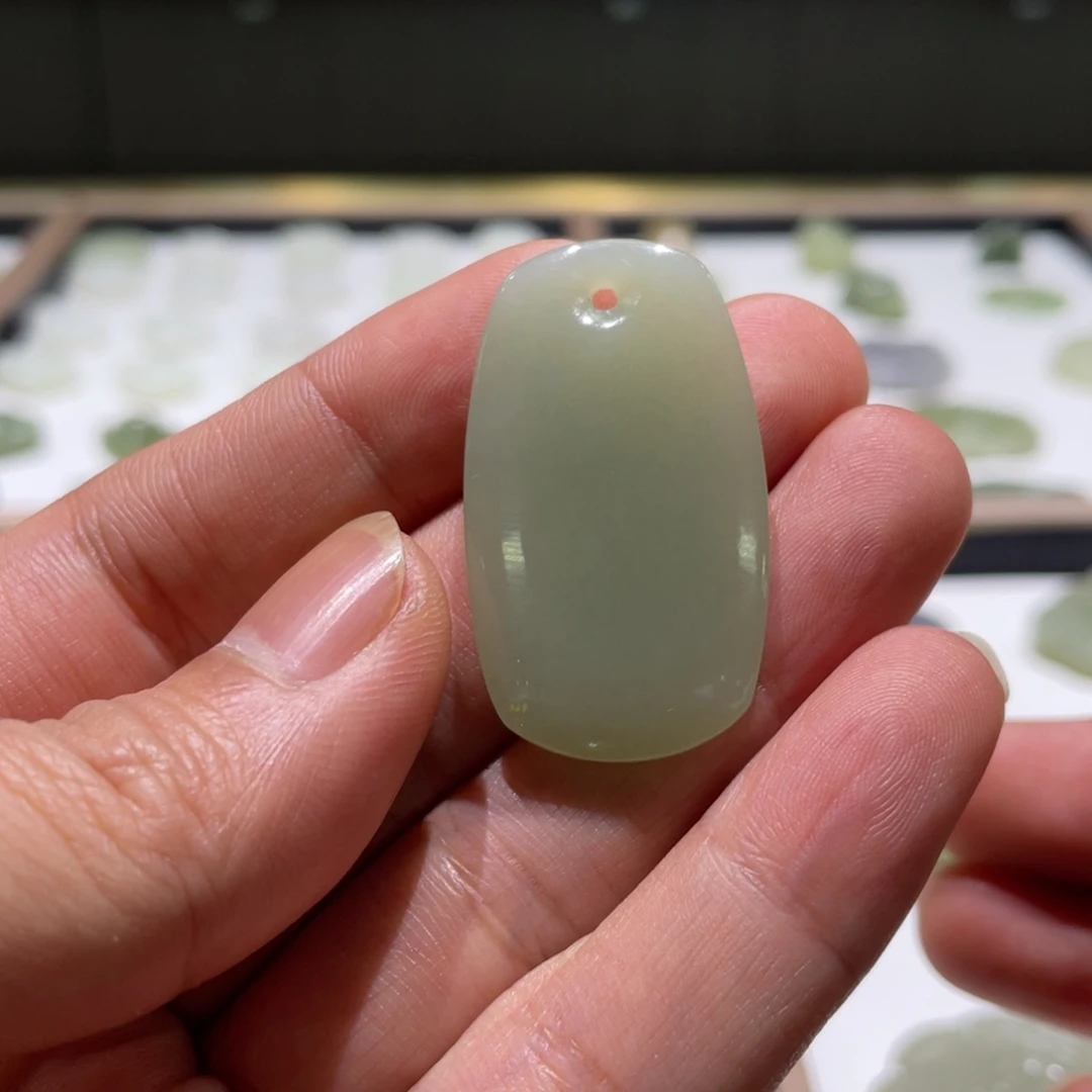 和田玉未镶嵌颈饰无事牌