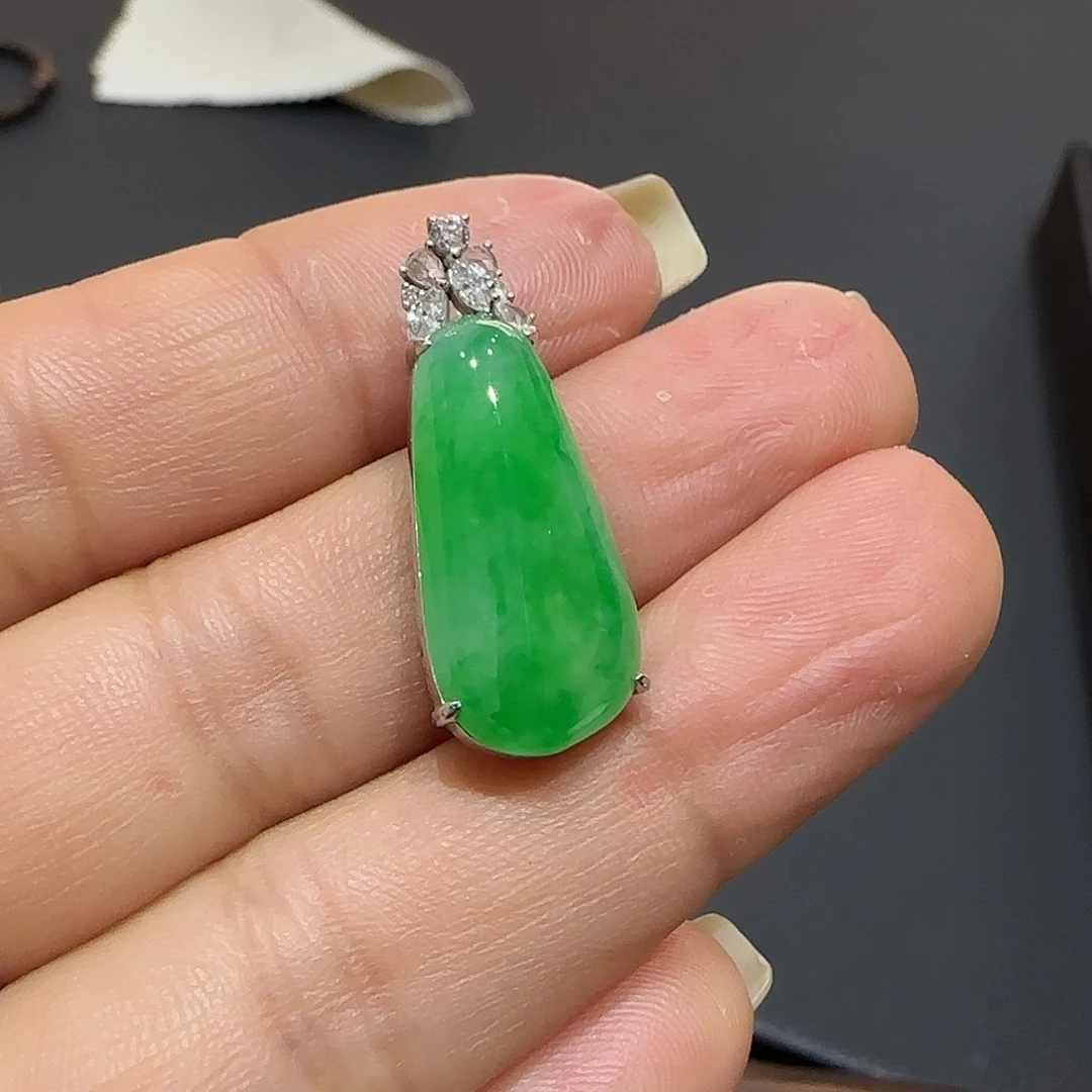 翡翠颈饰18K金镶嵌福瓜