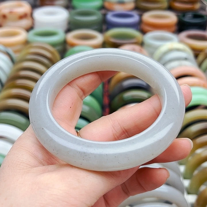 未镶嵌手镯（圆镯）石英质玉