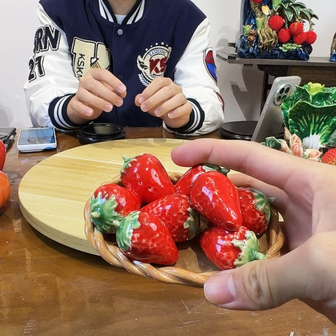 陶瓷草莓摆件小的