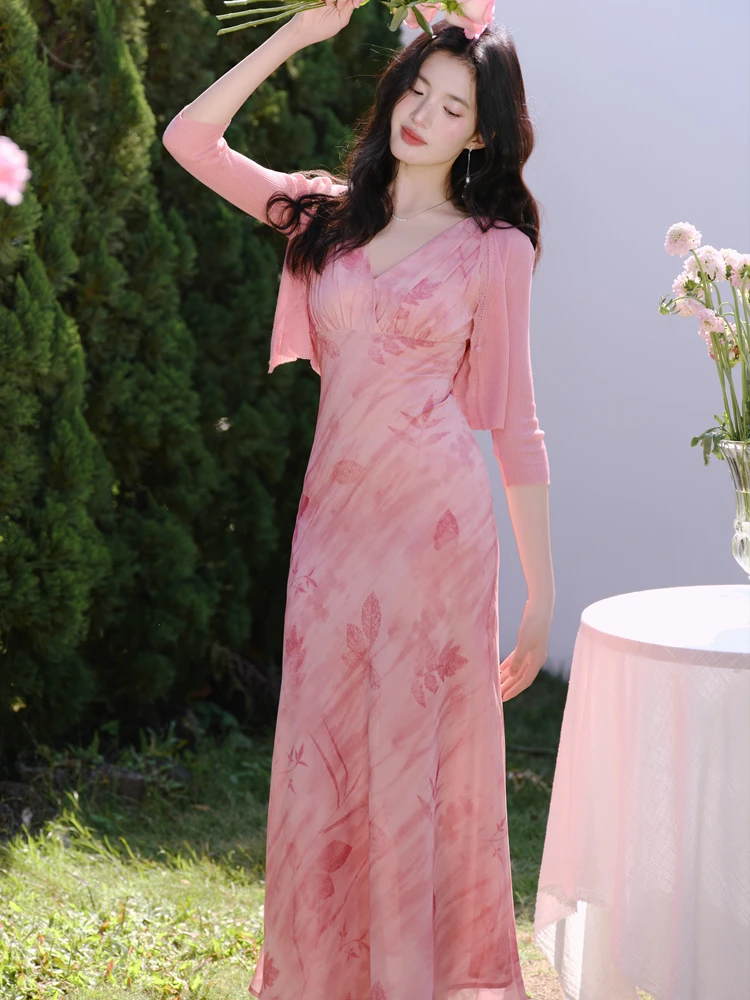 出游出行衣服小众女装2025新款碎花裙子穿搭开衫吊带连衣裙女夏季