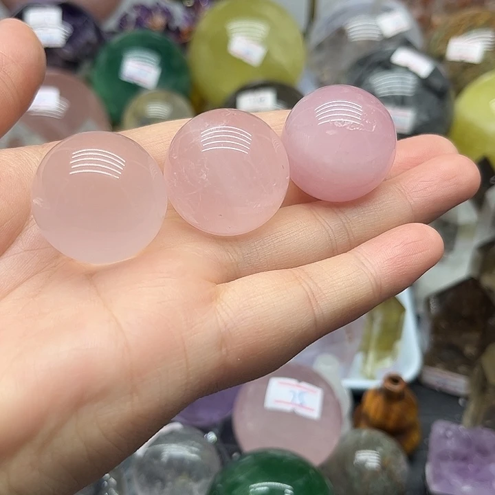 未镶嵌珠宝半成品水晶90克粉水晶球