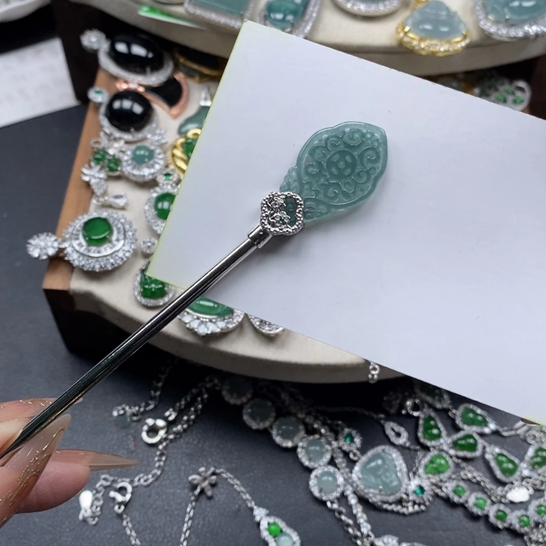 翡翠颈饰未镶嵌翡翠