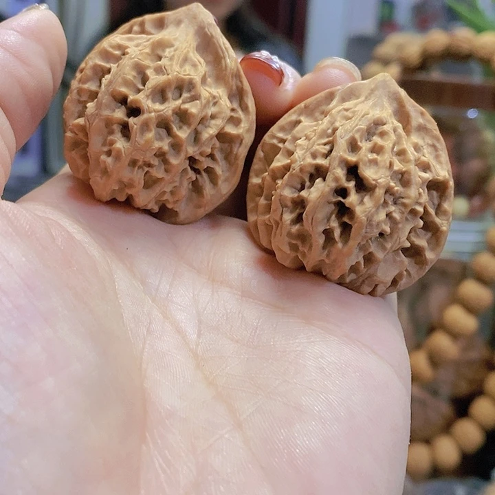 【闪购商品】文玩核桃把件38.5玲珑塔尖黄
