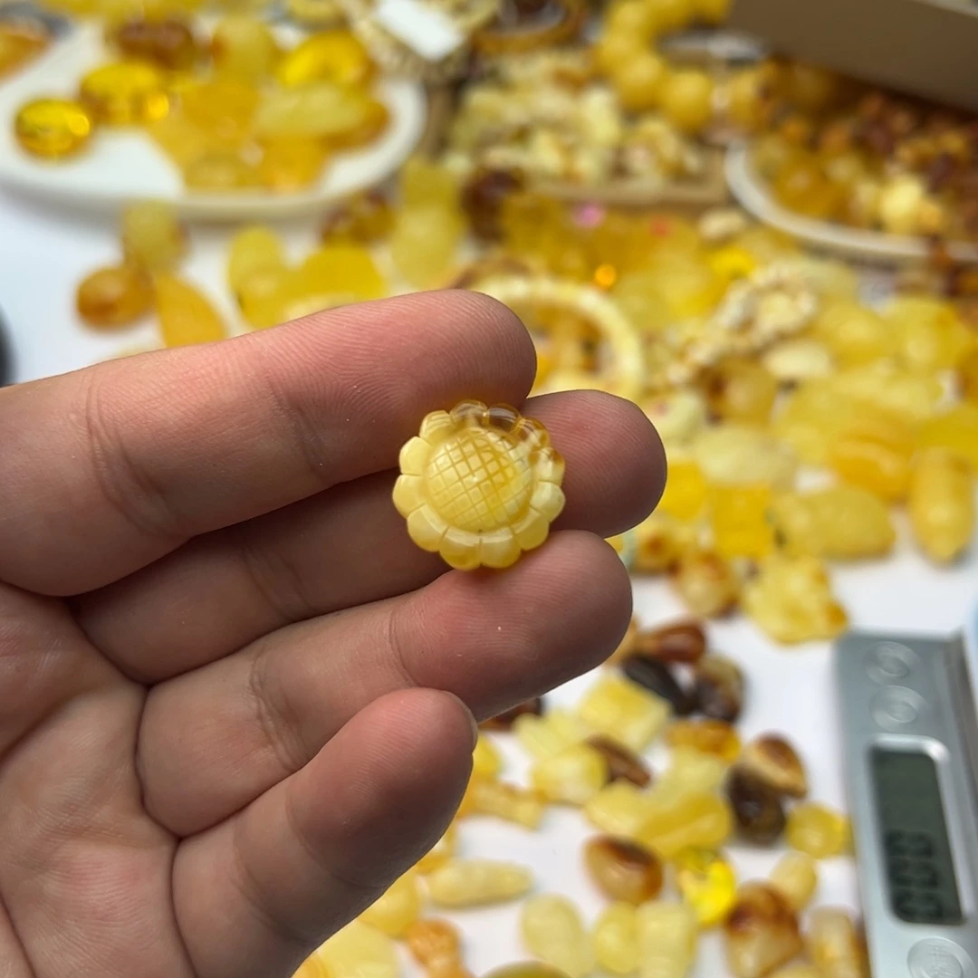 琥珀未镶嵌裸石1.57克