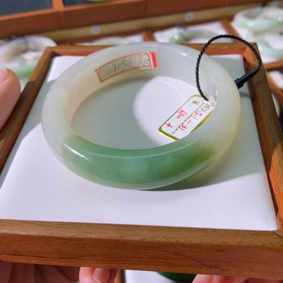 【闪购商品】未镶嵌手镯和田玉翠青手镯