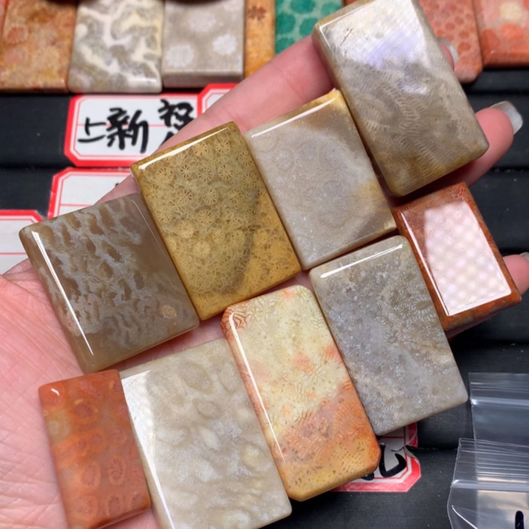 【闪购商品】硅化玉颈饰合金木****?