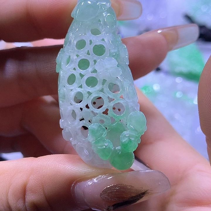 颈饰未镶嵌翡翠天然翡翠A货吊坠