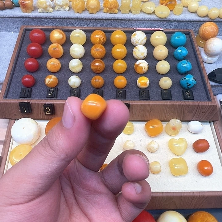 琥珀未镶嵌裸石鸡油黄老型