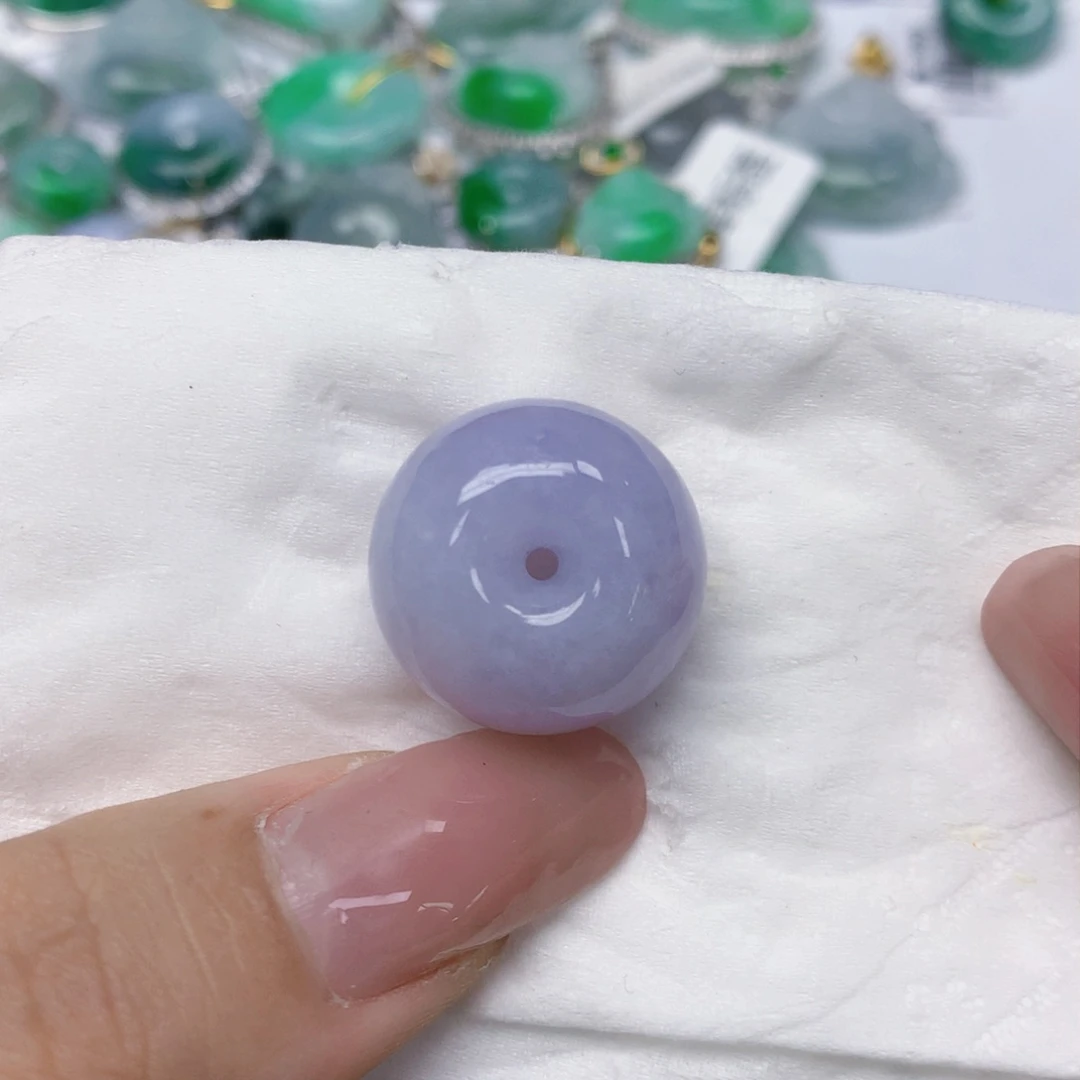 颈饰18K金镶嵌翡翠