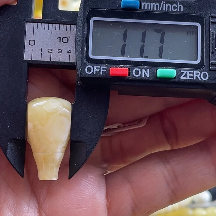 未镶嵌琥珀裸石12杂