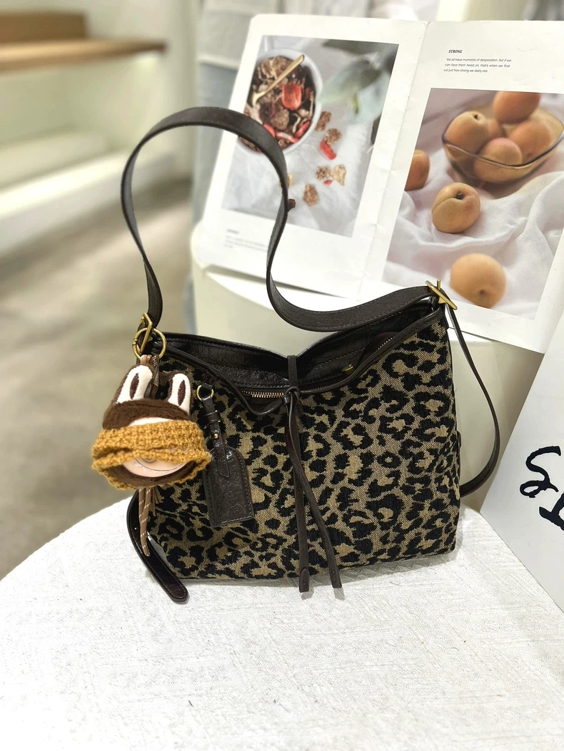 2025秋冬新款爆款女包复古豹纹腋下包美式轻奢单肩斜挎包HOBO包