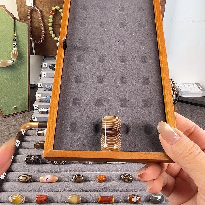 用***9玛瑙/玉髓合金颈饰