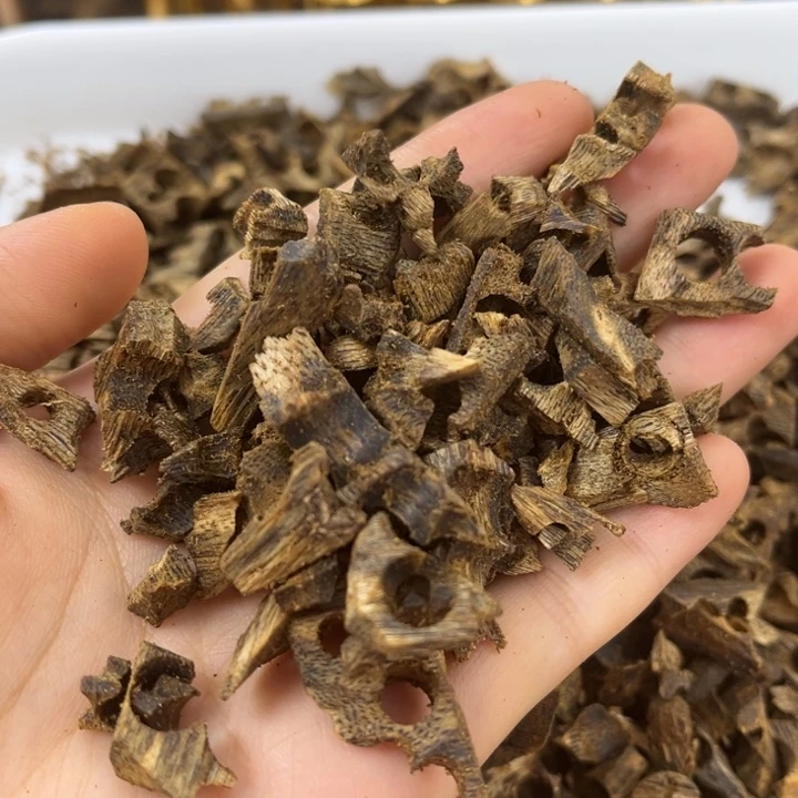 呼***怪绿奇楠沉香绿奇楠车珠料高油50克以上