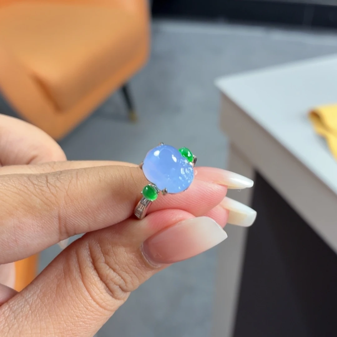 翡翠18K金镶嵌颈饰紫罗兰金蟾戒指