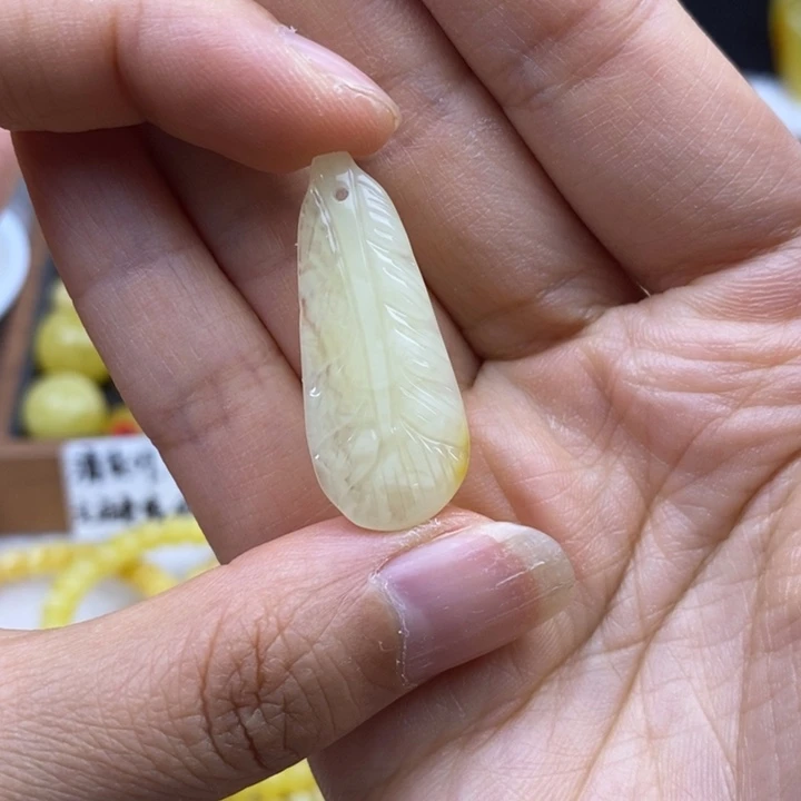 裸石蜜蜡未镶嵌羽毛手机挂