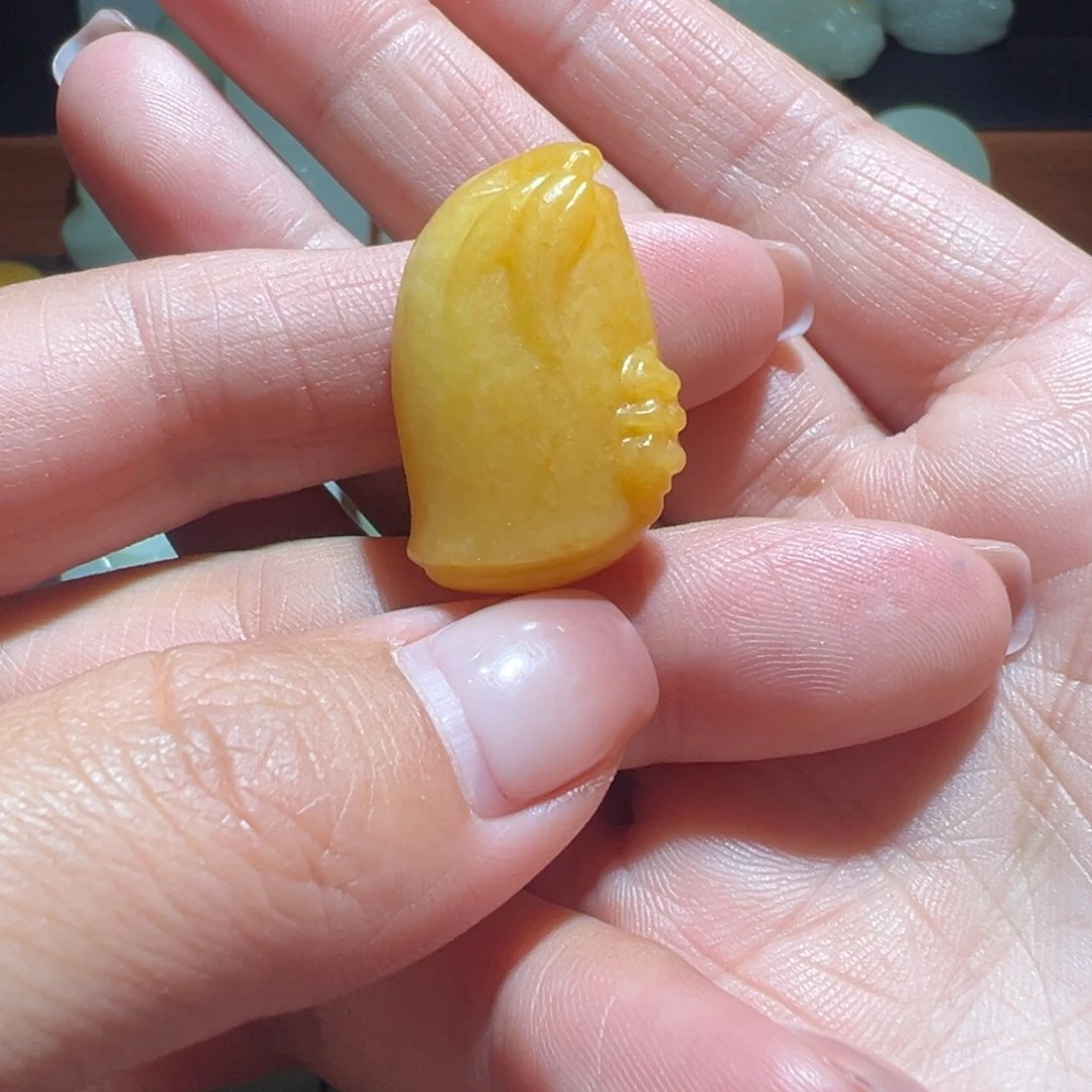 帅***孕和田玉未镶嵌颈饰