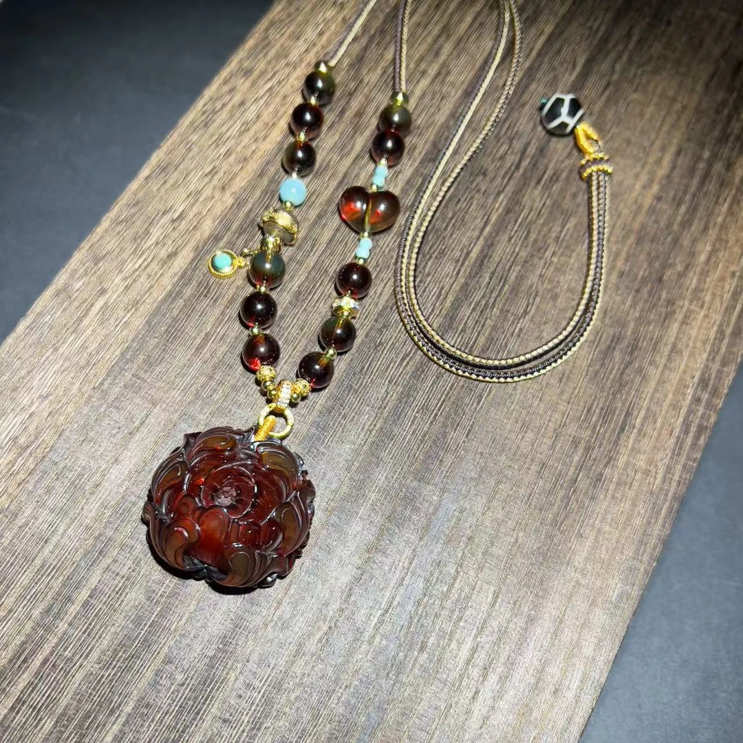 【藏真阁】H2102天然珠宝红蓝珀雕刻牡丹花设计款吊坠