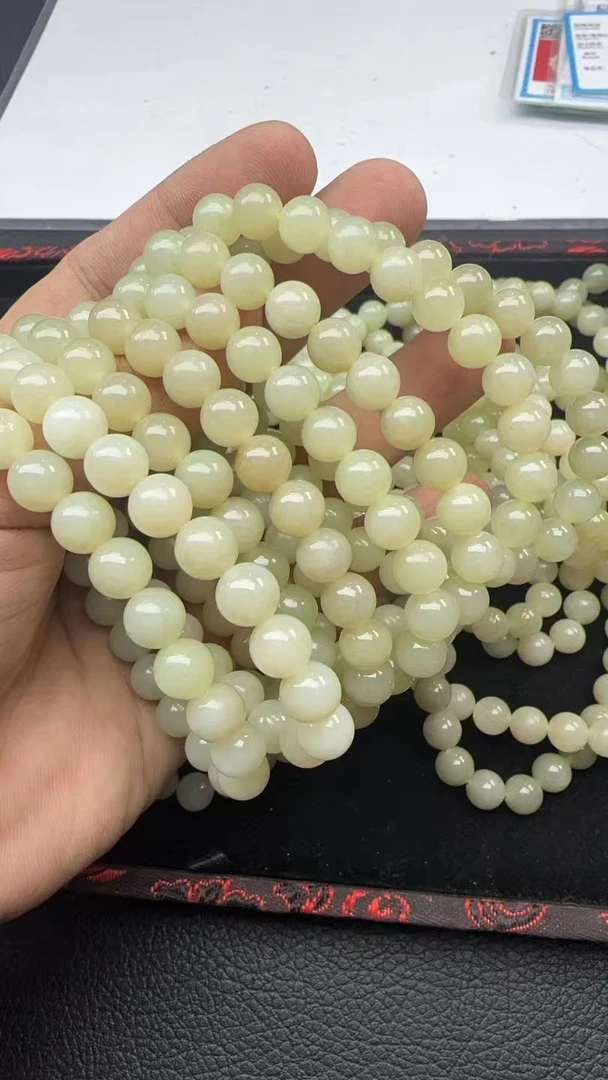 新疆和田玉且末县米汤黄手串卡8 多样性发一