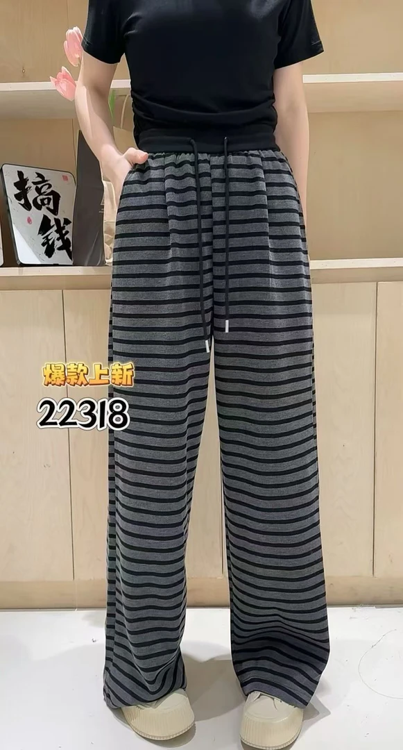 漂亮女主角（条纹裤）