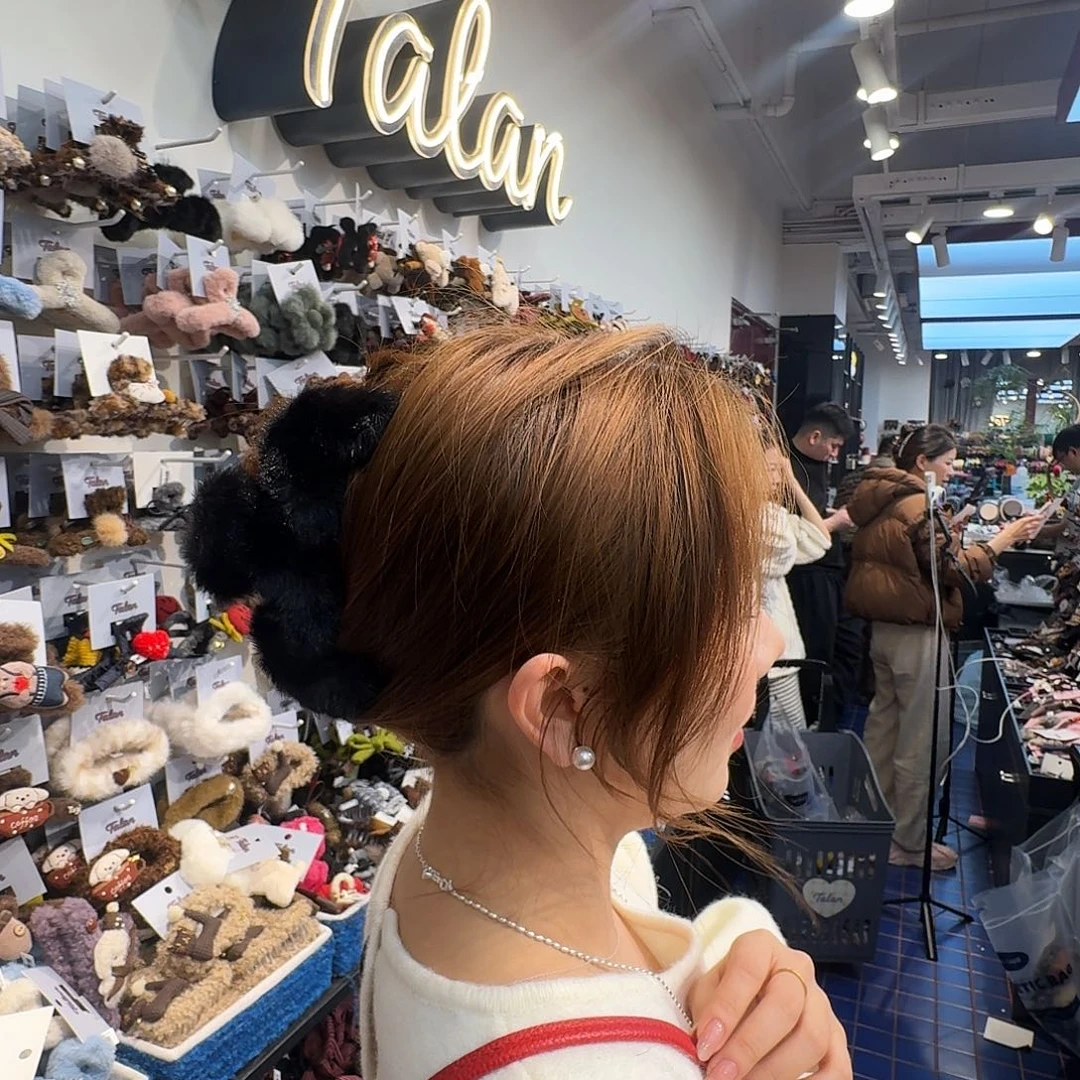 布艺非金属黑色抓夹