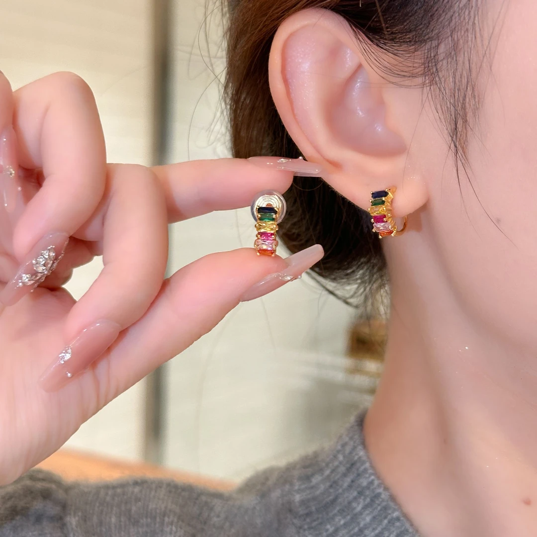 铜合金合成锆石耳饰 缤纷灿烂彩色锆石小众设计师蚊香盘耳夹耳饰