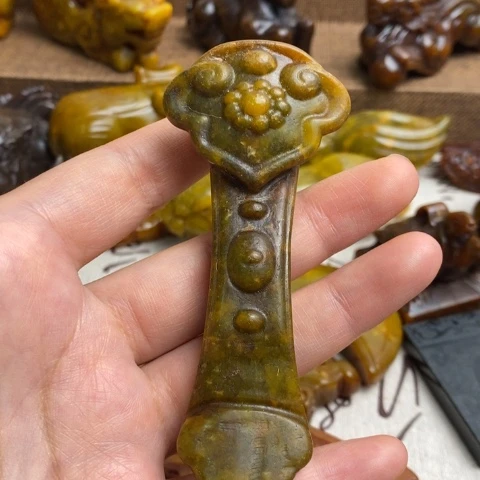 蛇纹石玉未镶嵌颈饰120